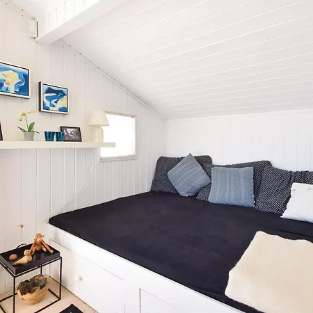Nice In Juelsminde W/ Sauna, Wifi And 2 Bedrooms