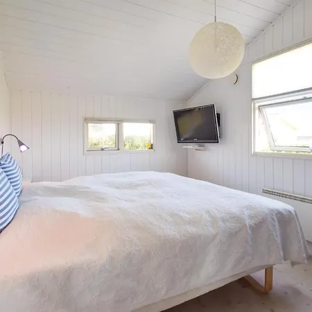 Feriehus Nice In Juelsminde W/ Sauna, Wifi And 2 Bedrooms