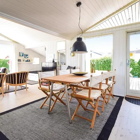 Nice In Juelsminde W/ Sauna, Wifi And 2 Bedrooms