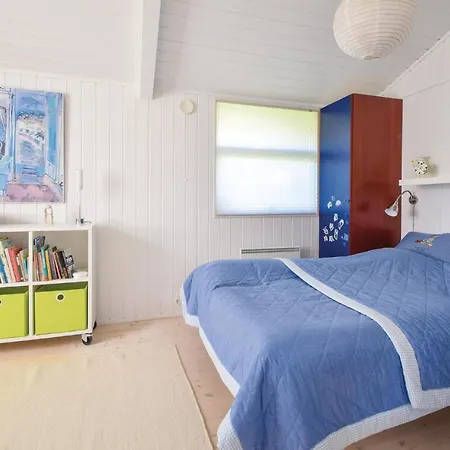 Nice In Juelsminde W/ Sauna, Wifi And 2 Bedrooms