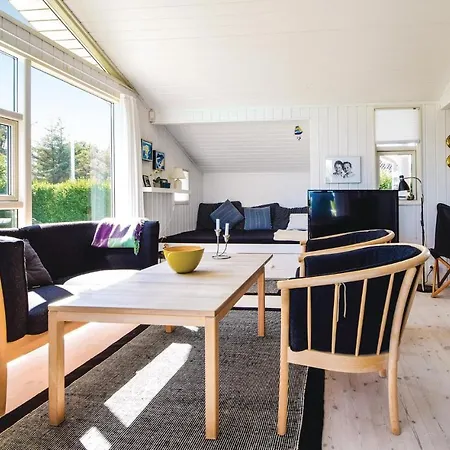 Nice In Juelsminde W/ Sauna, Wifi And 2 Bedrooms *